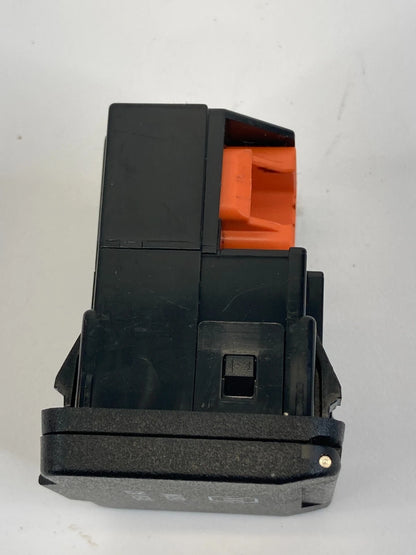 2007-2012 DODGE CALIBER REAR POWER INVERTER 150W OUTLET CONNECTOR ASSY OEM