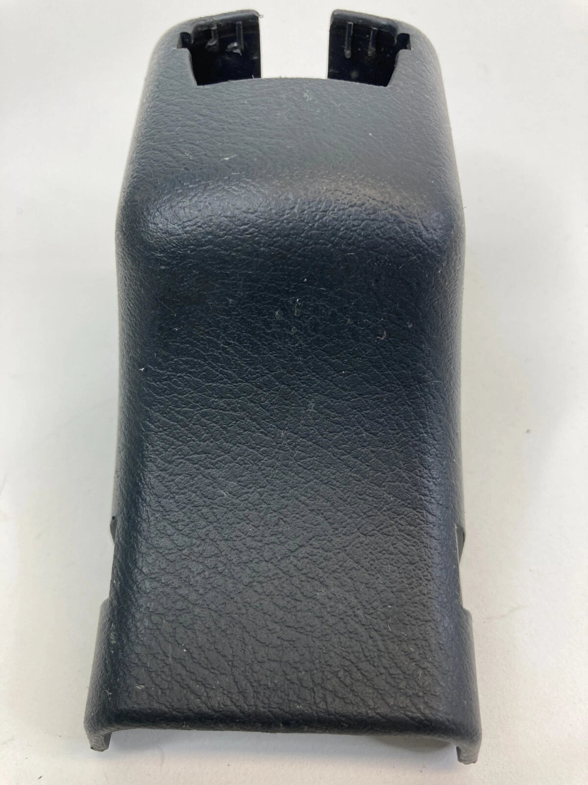 2003-2006 HONDA ELEMENT FRONT LEFT SEAT RAIL TRACK OUTER BOLT TRIM COVER
