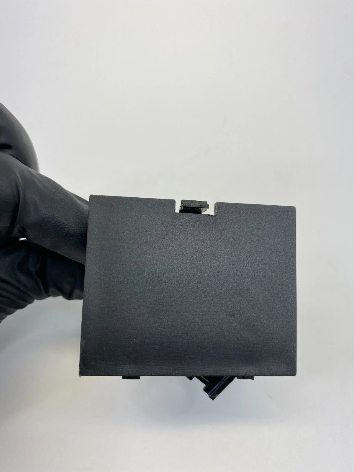 2004 2005 2006 2007 BMW 530I 525I DASH GLOVE BOX HOLDER CAP TRIM 7121920 OEM