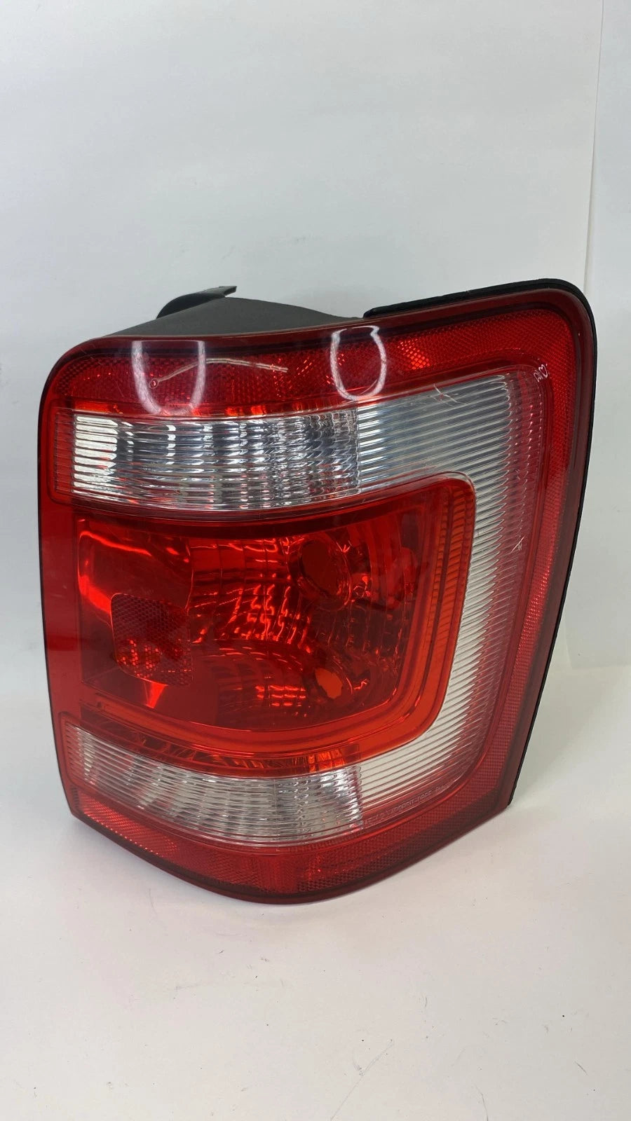 08-12 FORD ESCAPE REAR RIGHT SIDE TAIL LIGHT TAILLIGHT TAILLAMP 8L84-13B504-A