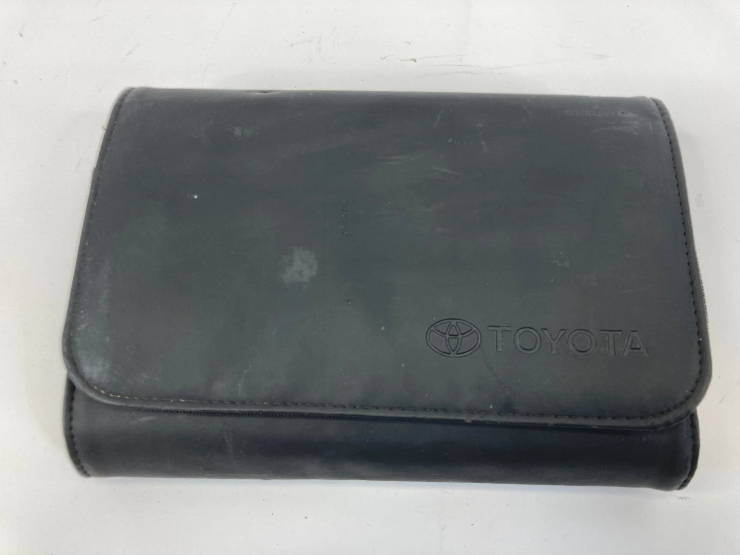 2010 TOYOTA CAMRY OWNERS MANUAL CONSUMER INFO WARRANTY BOOK W/ CASE OEM