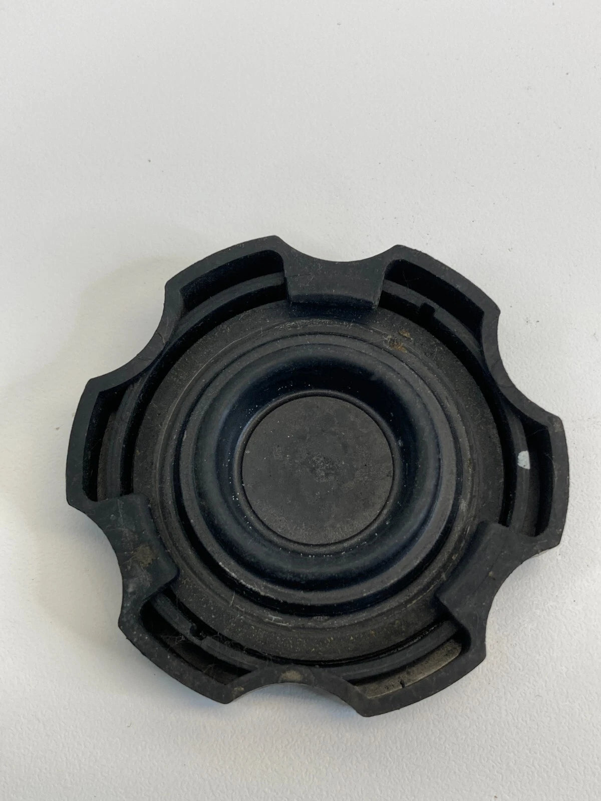 2008-2010 SATURN VUE 2.4L BRAKE MASTER CYLINDER CAP RESERVOIR TANK COVER CAP OEM