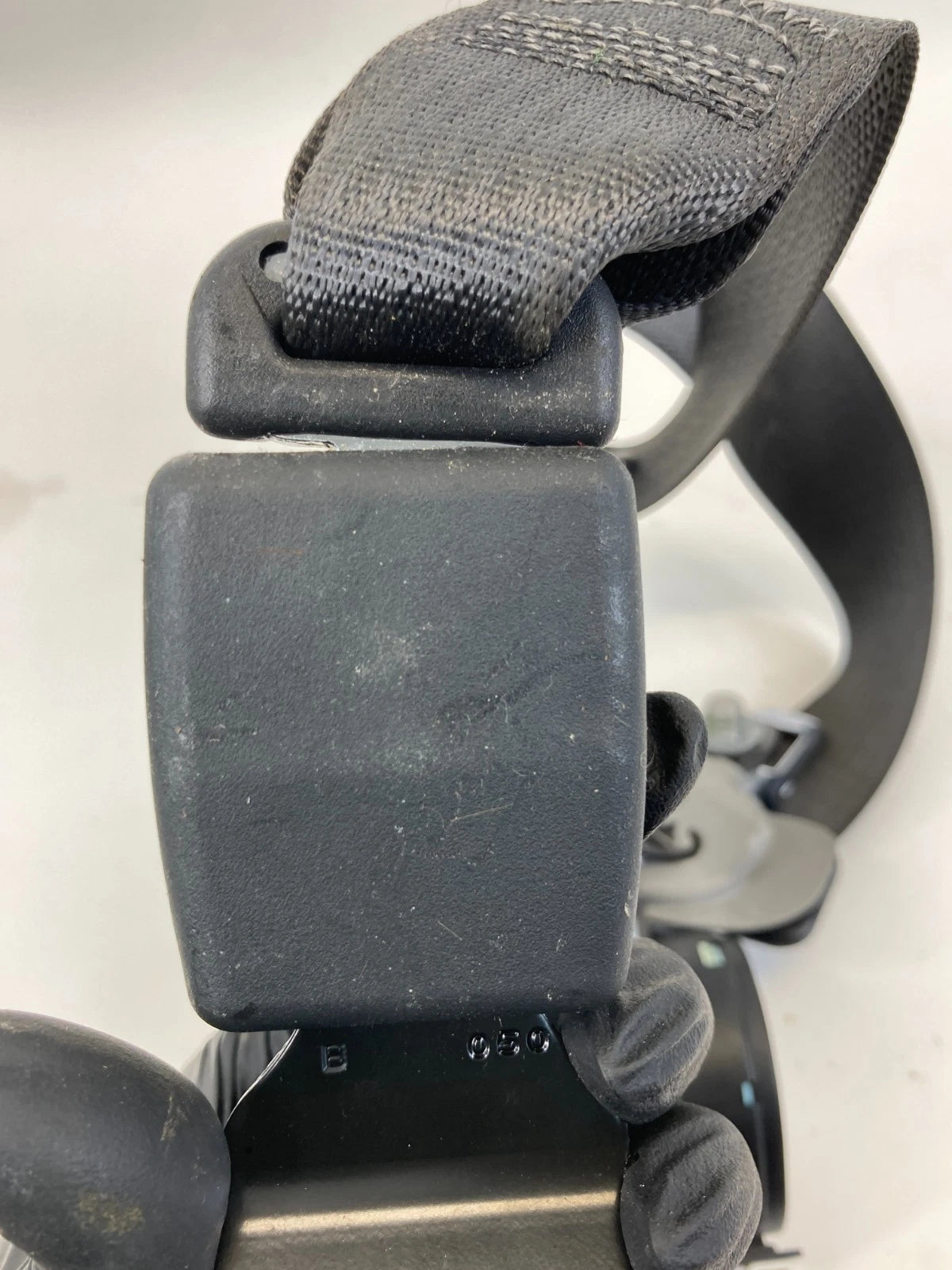 2005-2011 CADILLAC STS FRONT RIGHT PASSENGER SEAT BELT RETRACTOR ASSEMBLY OEM