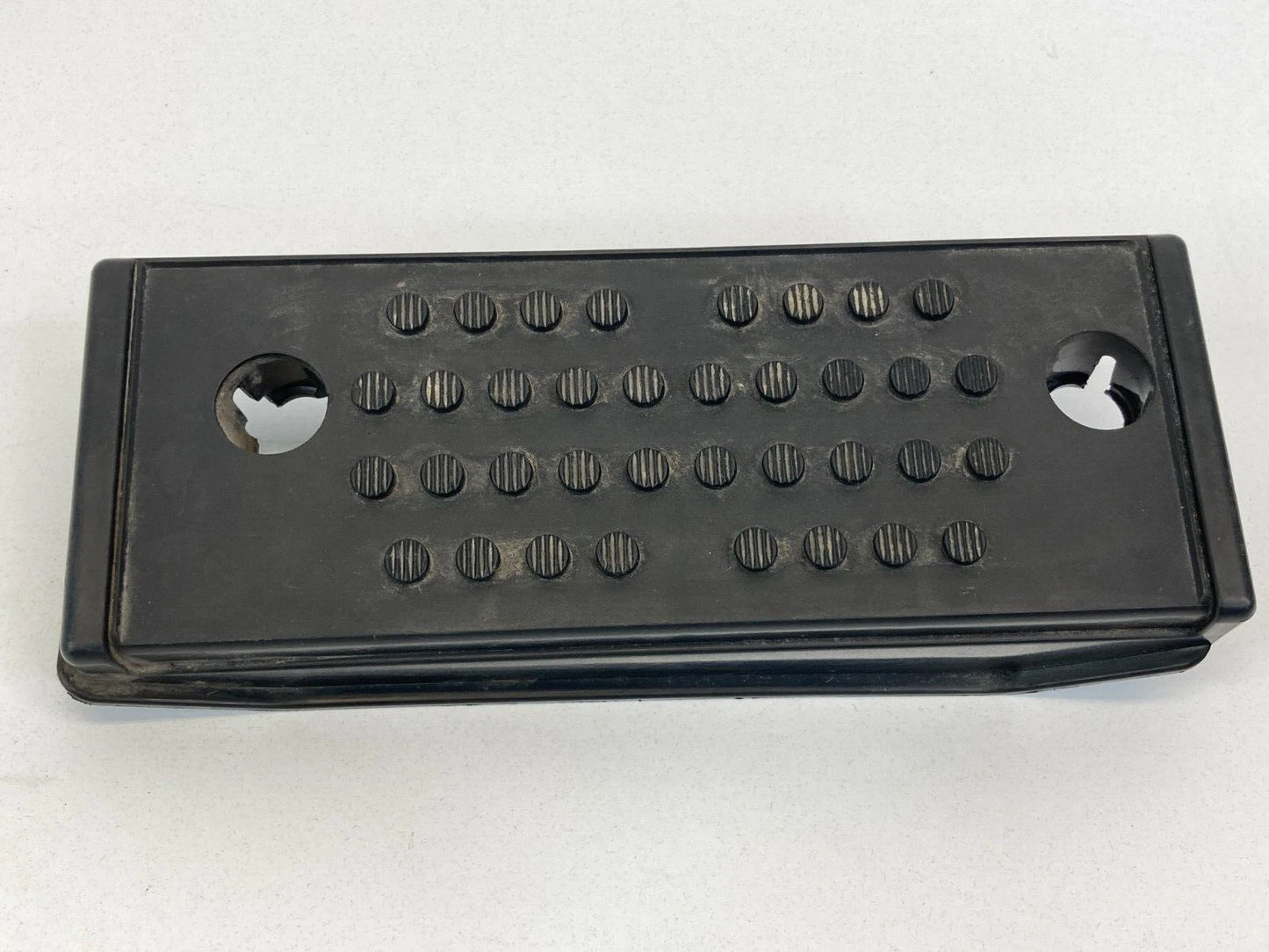2003-2007 INFINITI G35 COUPE SEDAN FOOT REST DEAD PEDAL COVER 67840-AM600 OEM