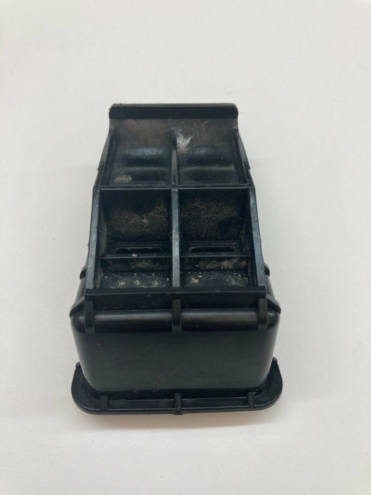 2005-2007 SCION TC REAR PASSENGER RIGHT RR TAILLIGHT BRACKET SUPPORT MOUNT OEM