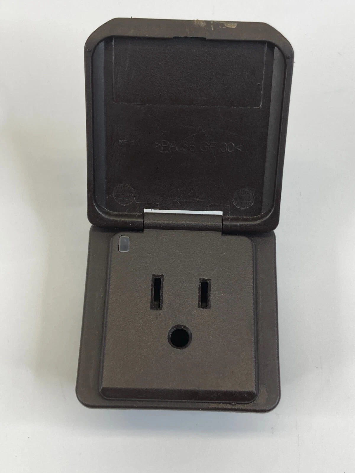 11-16 BUICK REGAL CENTER CONSOLE 120 VOLT POWER OUTLET RECEPTACLE 1333285 OEM