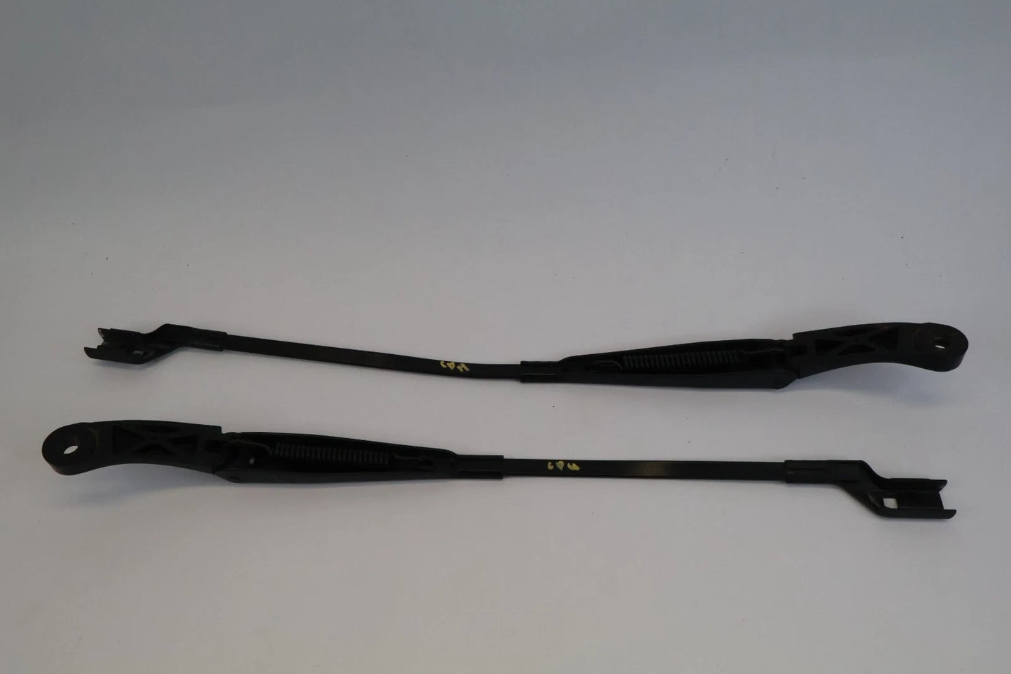 2016-2019 CHEVROLET CRUZE FRONT WINDSHIELD WIPER ARM PAIR SET GM13466309 OEM