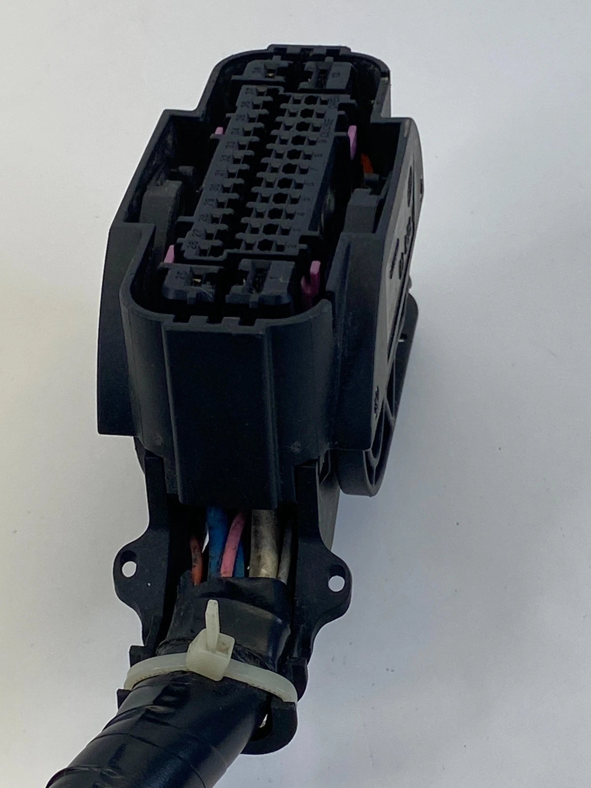 2013-2019 NISSAN SENTRA ABS ANTI LOCK BRAKE PUMP PLUG CONNECTOR 1928405766 OEM