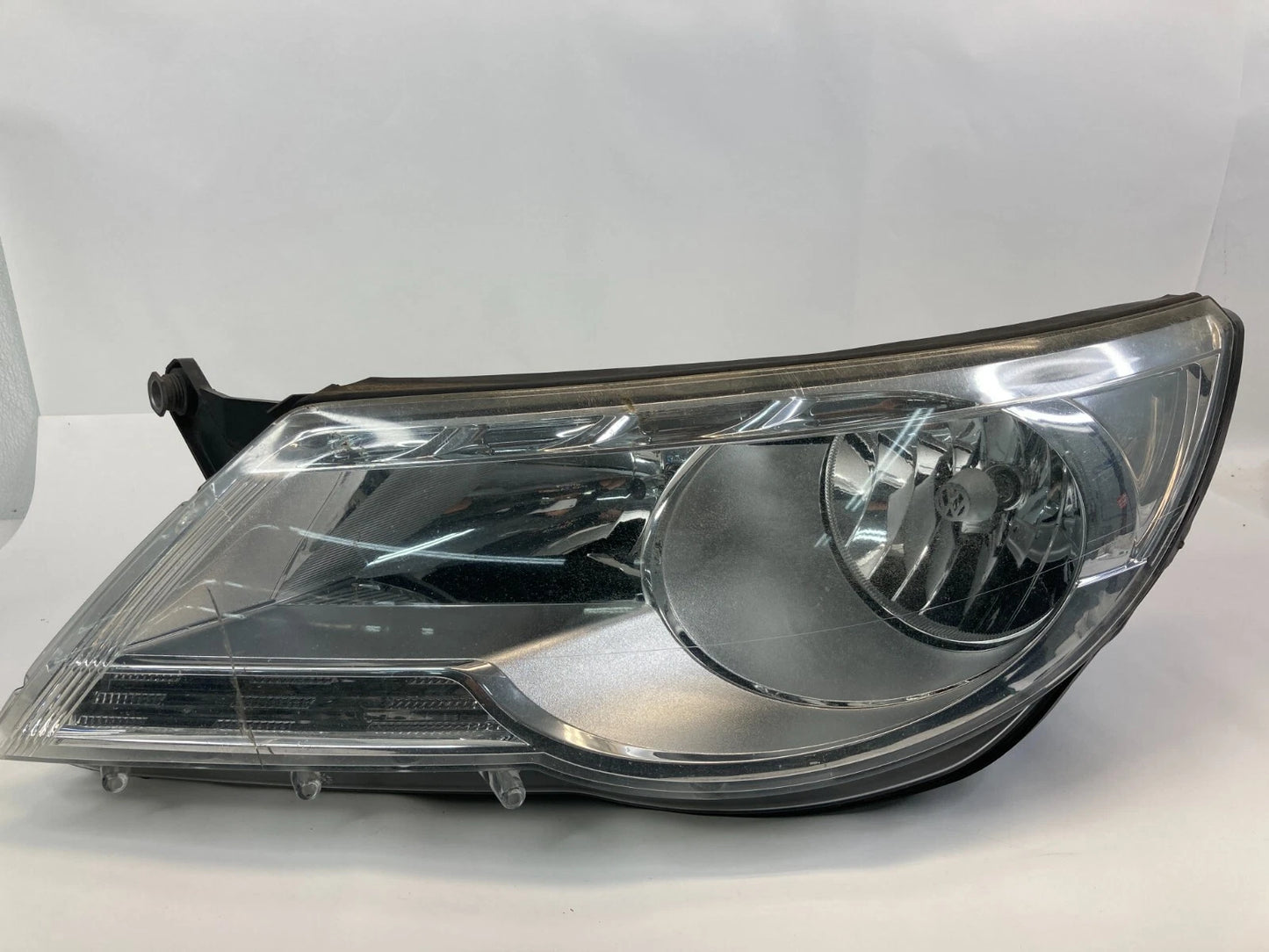 09-11 VOLKSWAGEN TIGUAN FRONT LEFT HEADLIGHT HEADLAMP HALOGEN 5N1-941-031-AC OEM