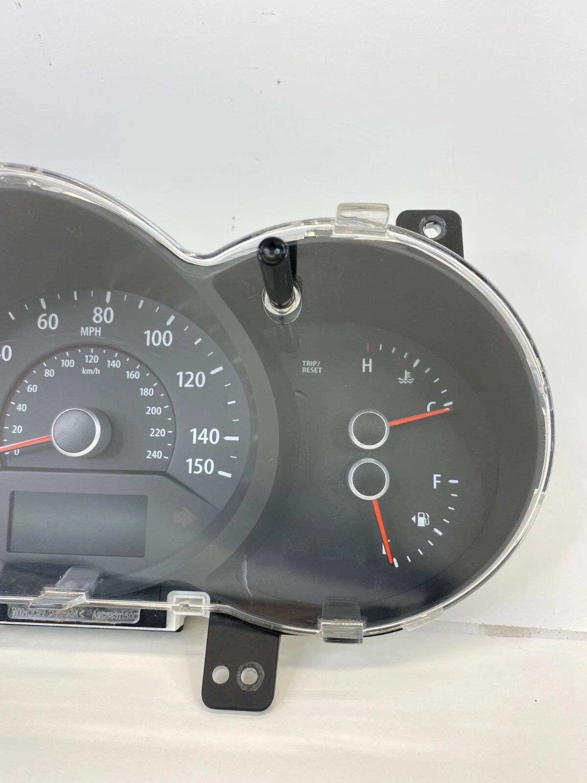 11-13 KIA SORENTO 3.5L A/T INSTRUMENT CLUSTER SPEEDOMETER 208K MILES 940011U01