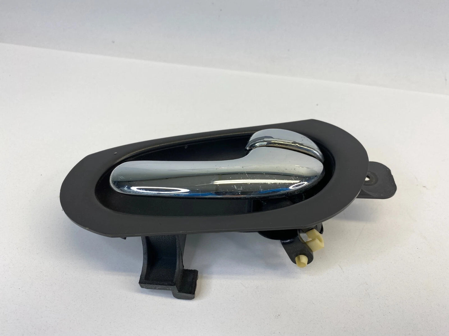 2002-2009 GMC ENVOY REAR RIGHT BACK SIDE INNER INTERIOR DOOR HANDLE 15043637