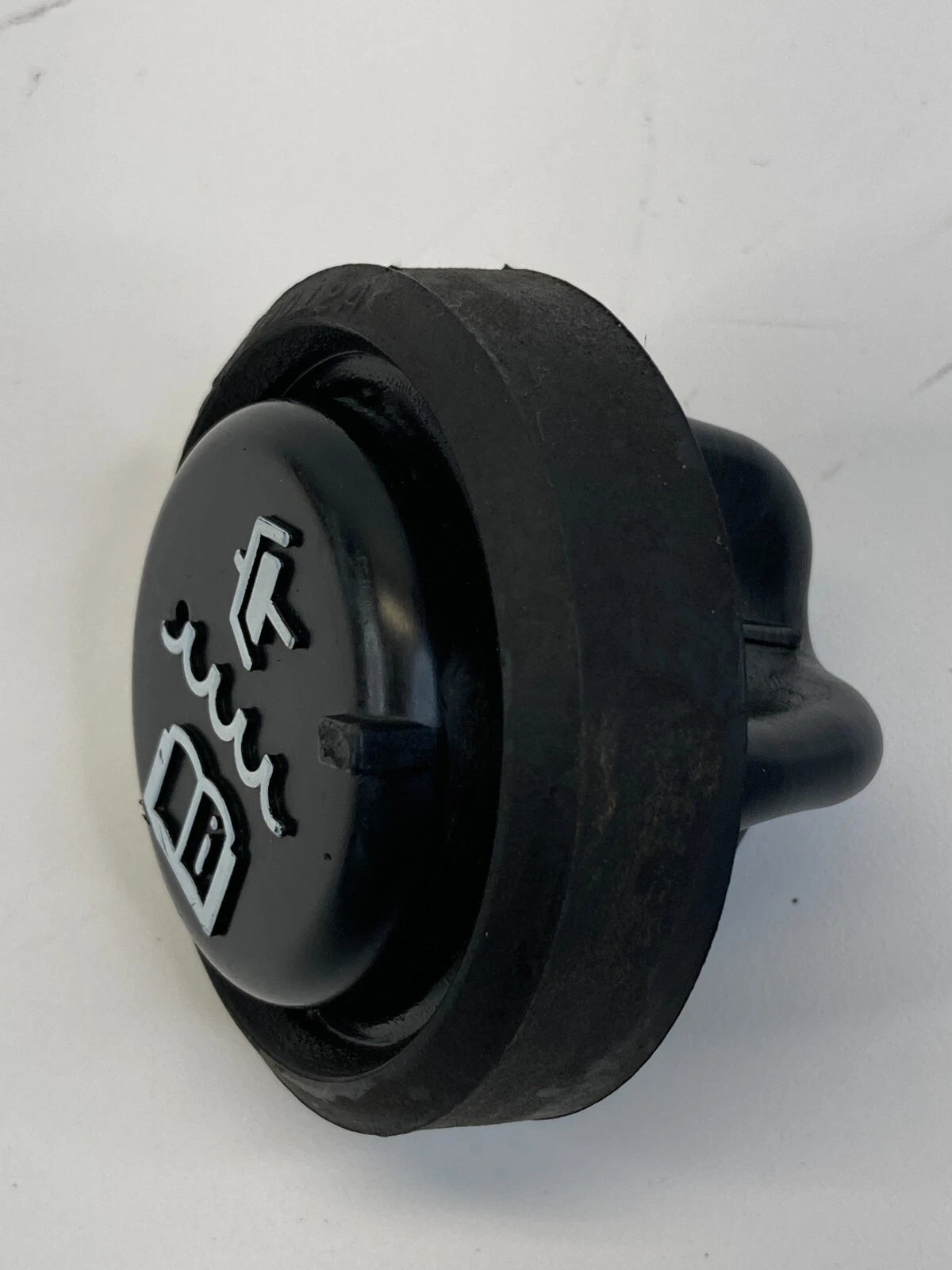 04-12 CHEVY COLORADO MANUAL TRANSMISSION CLUTCH MASTER CYLINDER RESERVOIR CAP