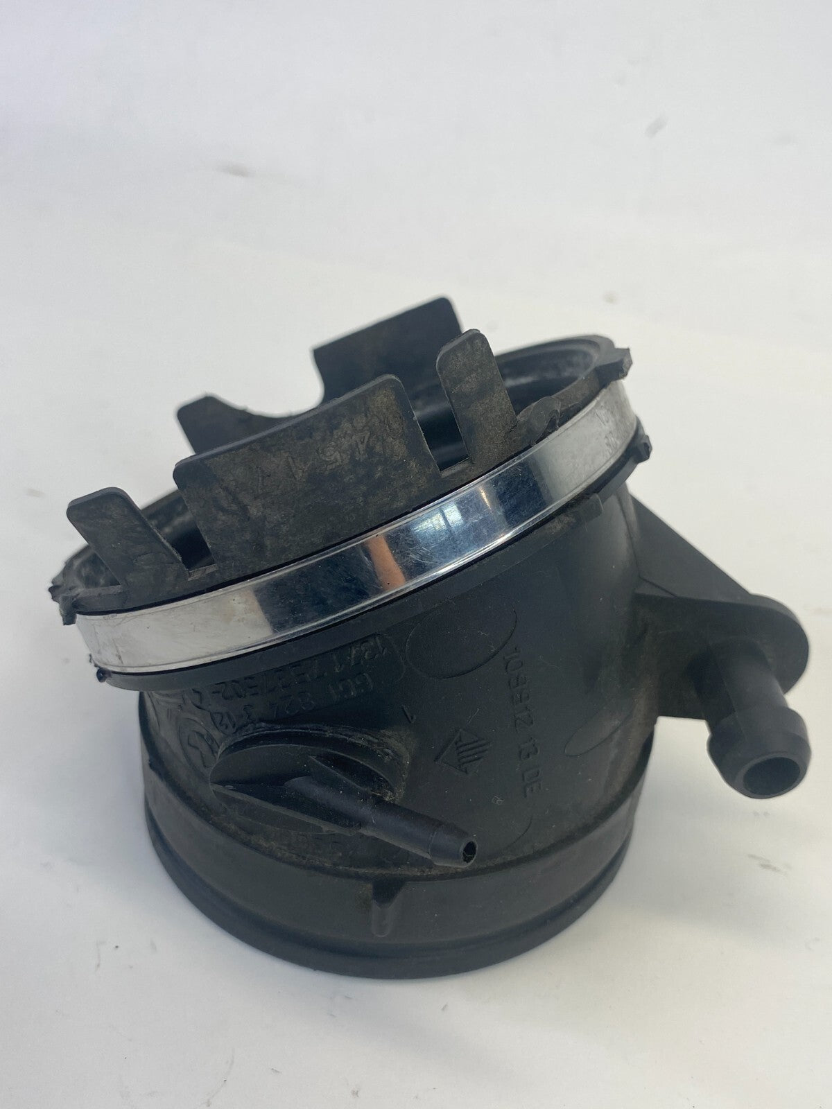 2009-2012 BMW 328i xDrive Air Intake Cleaner Connector Duct Hose 13717535002