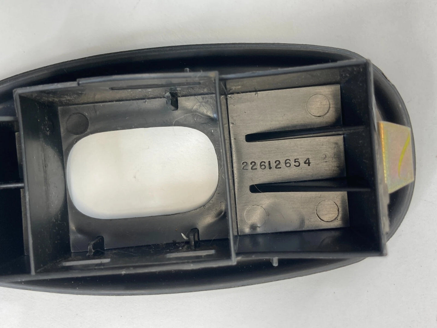 01-04 PONTIAC GRAND AM SEDAN FRONT RIGHT DOOR LOCK SWITCH COVER BEZEL 22612654