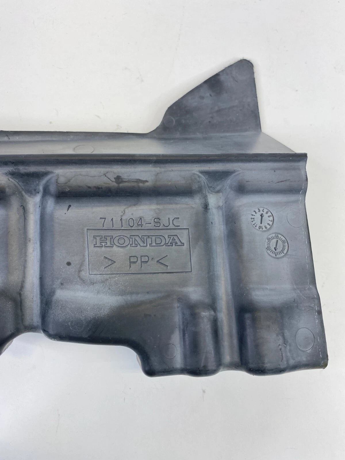 06-08 HONDA RIDGELINE FRONT RIGHT AIR DEFLECTOR GUIDE BRACKET PLATE 71104-SJC