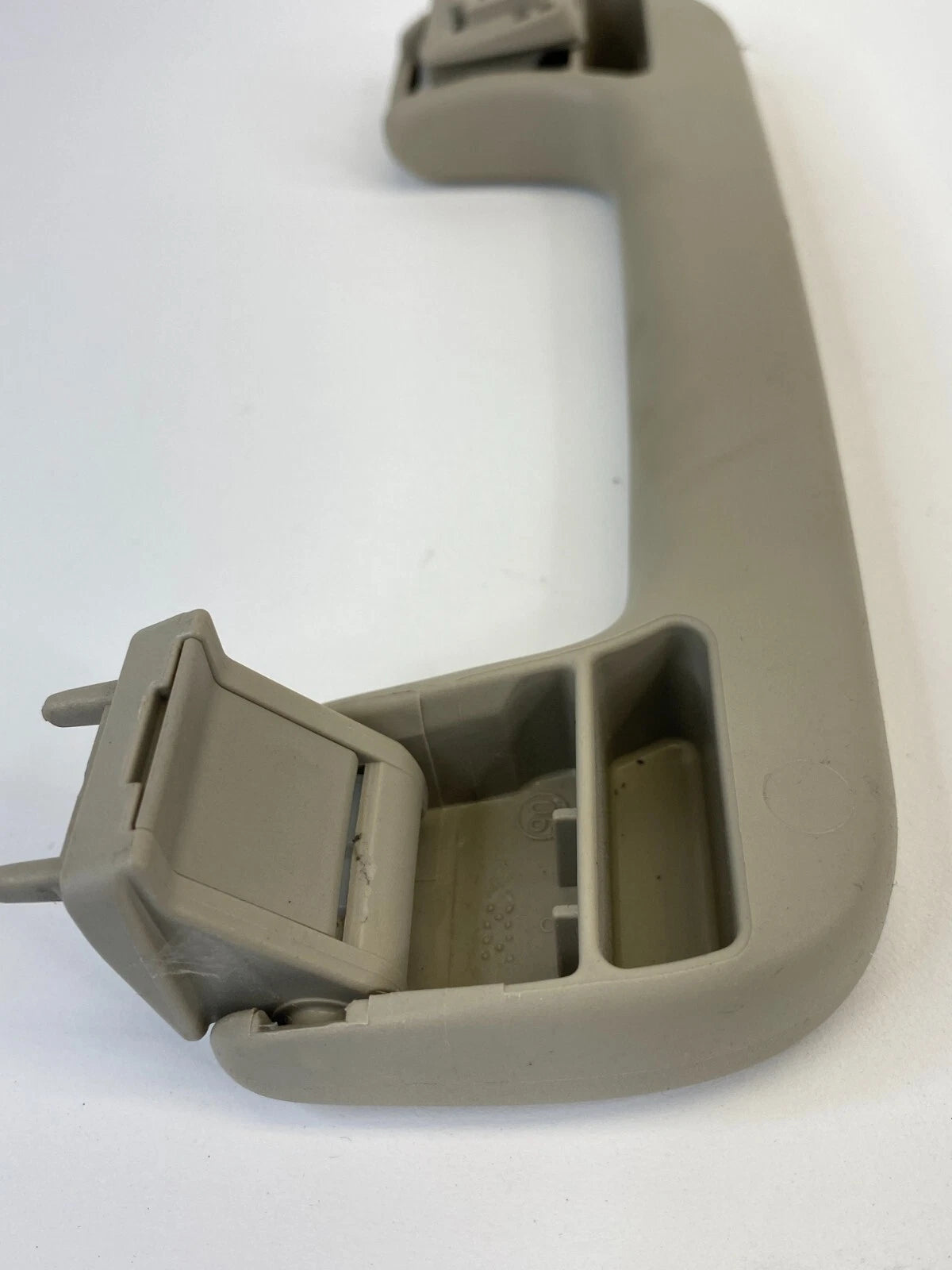 2005-2008 AUDI A6 QUATTRO FRONT LEFT ROOF INNER GRAB GRIP ASSIST HANDLE 8P085760