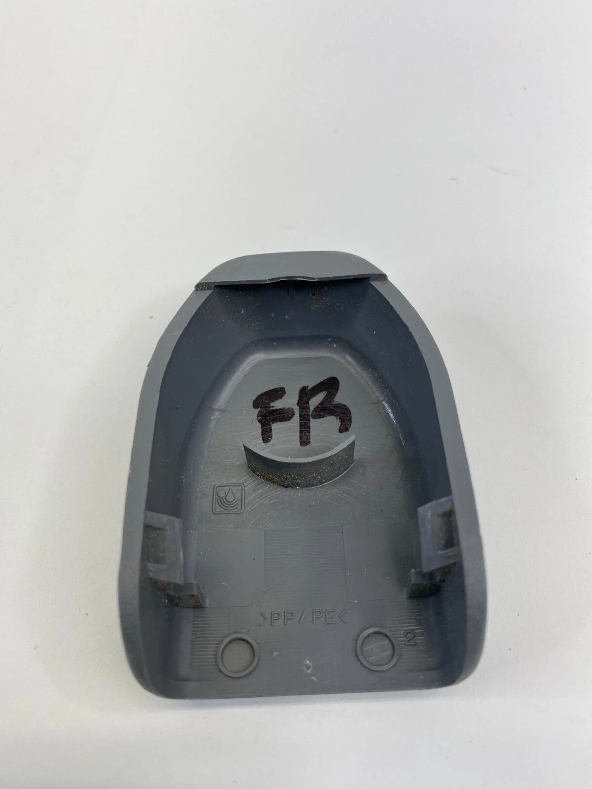 2007 07 TOYOTA TUNDRA FRONT RIGHT PASSENGER SEAT BELT ANCHOR COVER CAP TRIM OEM