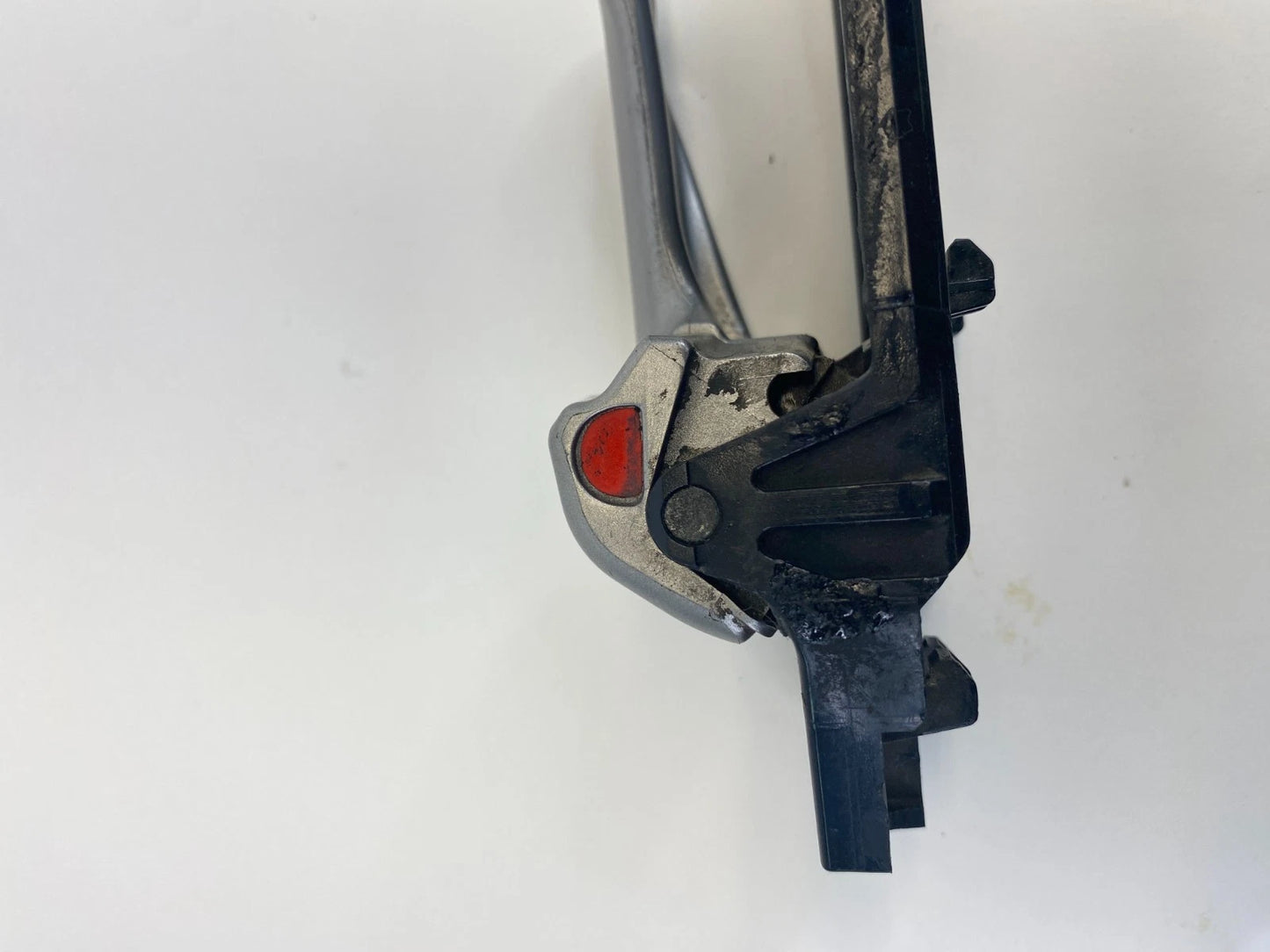 05-10 KIA SPORTAGE FRONT RIGHT PASSENGER INNER DOOR HANDLE SILVER OEM 82613-1F00