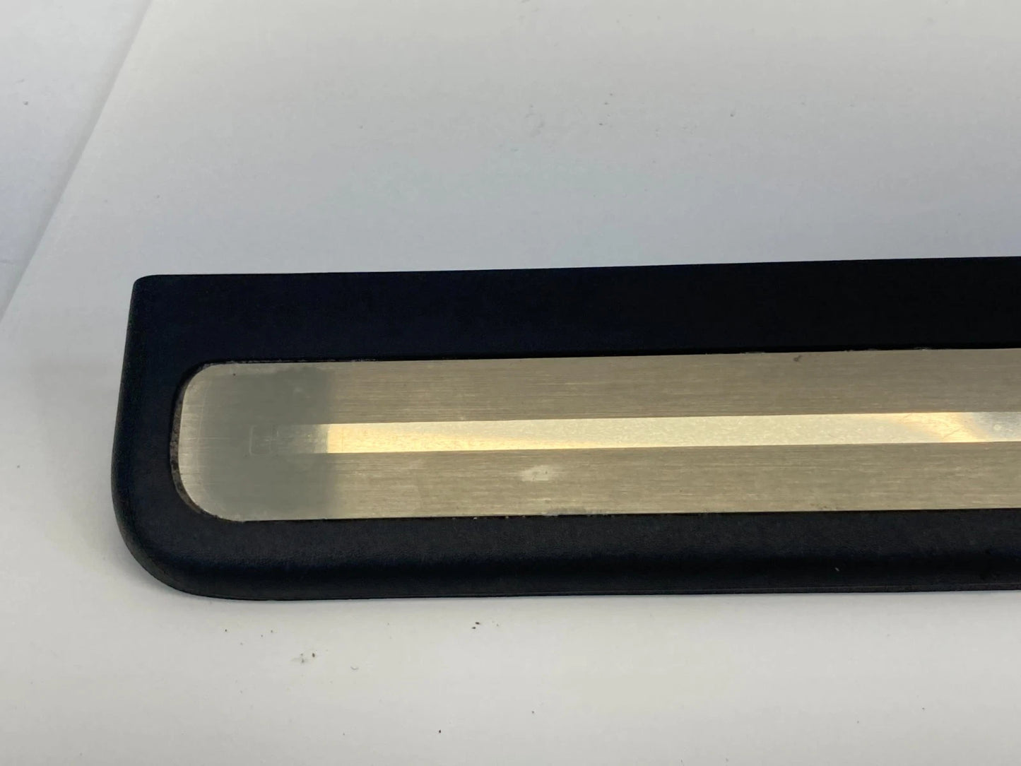 2009-2013 INFINITI G37 SEDAN FRONT RIGHT SIDE DOOR SILL SCUFF PLATE 769B0-JK600