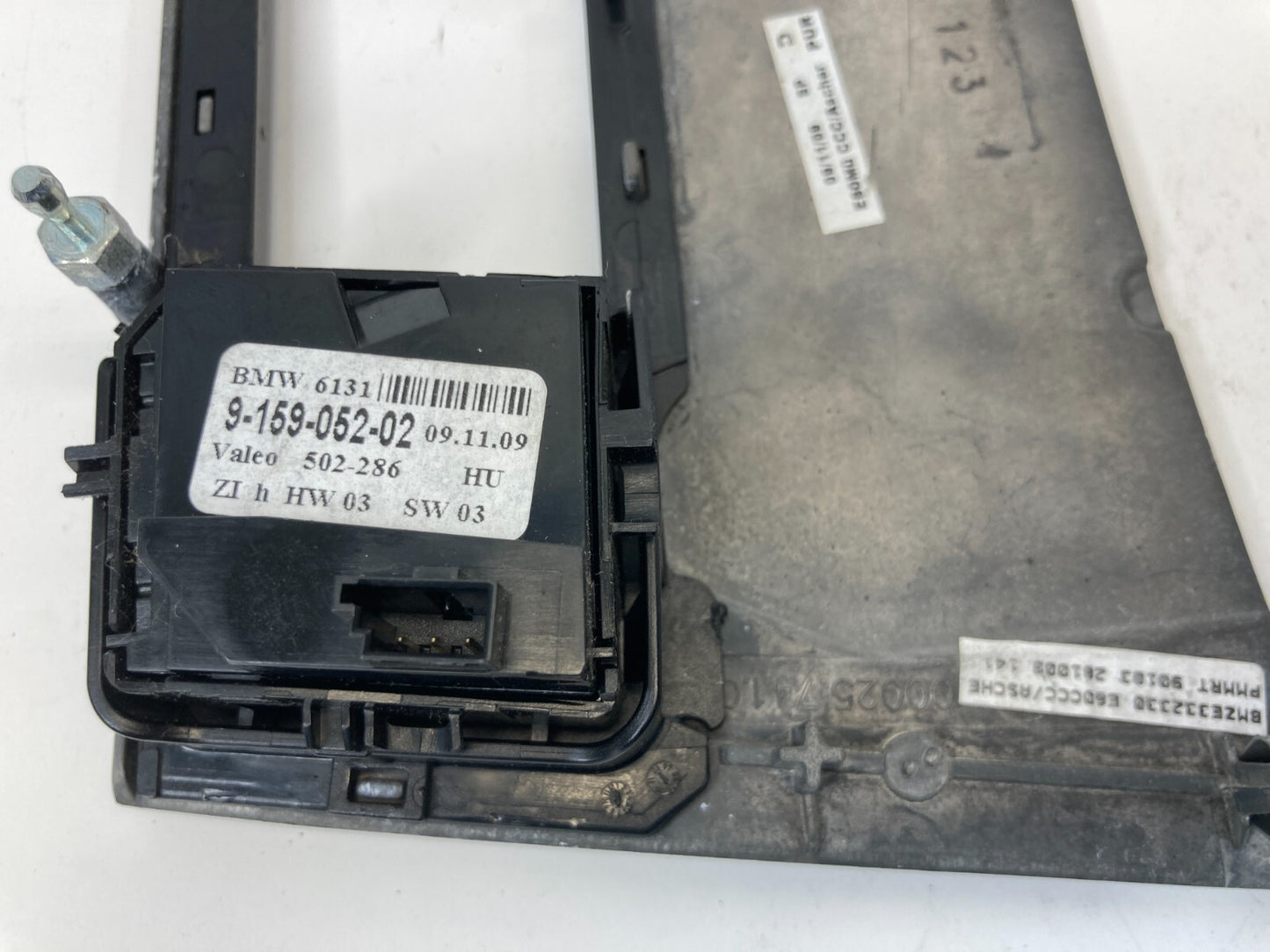 2009 2010 BMW 535i xDrive Front Dash Heated Seat Traction Panel 6978690 OEM