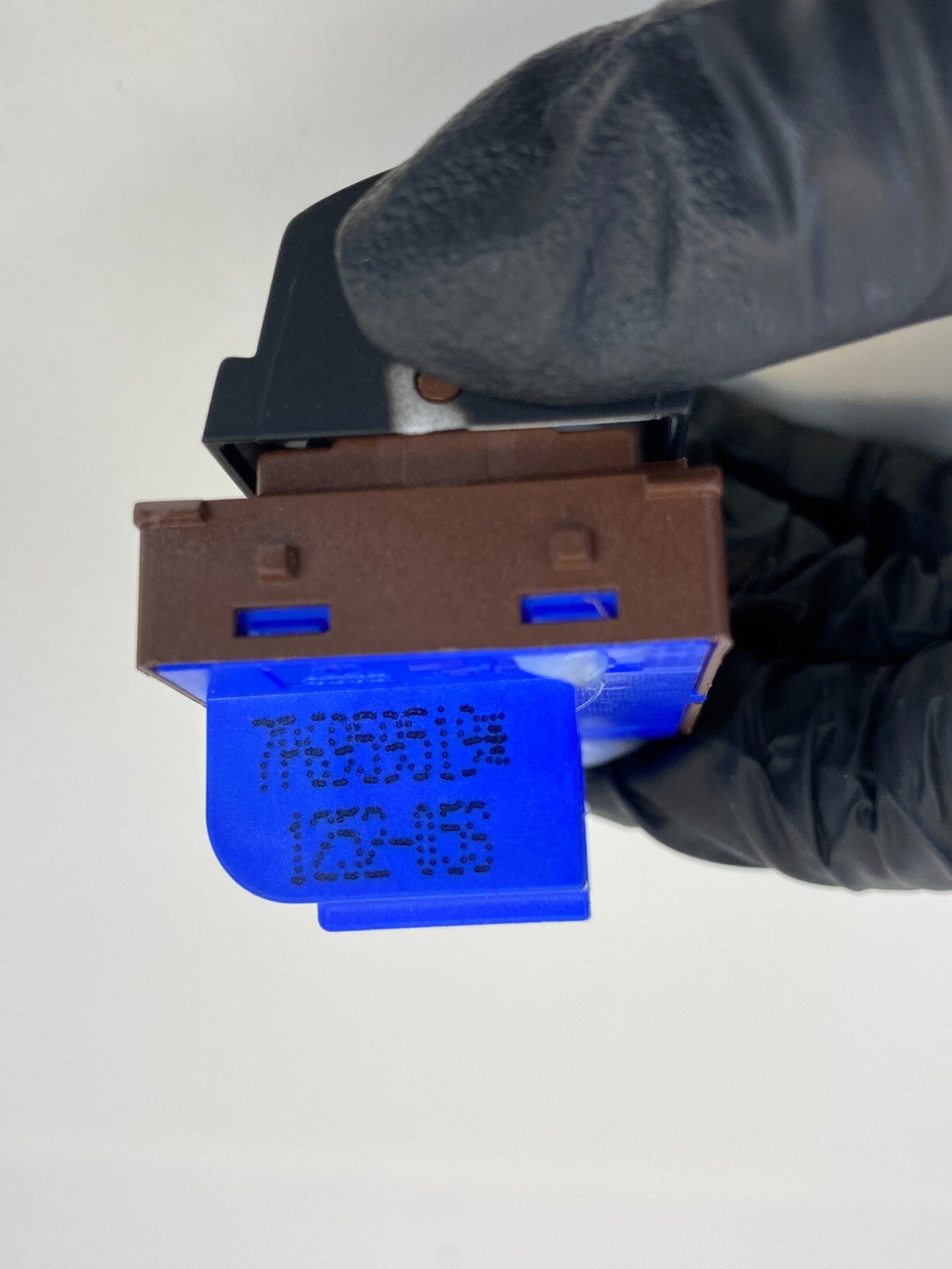 2011-2014 VW Volkswagen Touareg Right Seat Backrest Release Switch 7P6959519 OEM