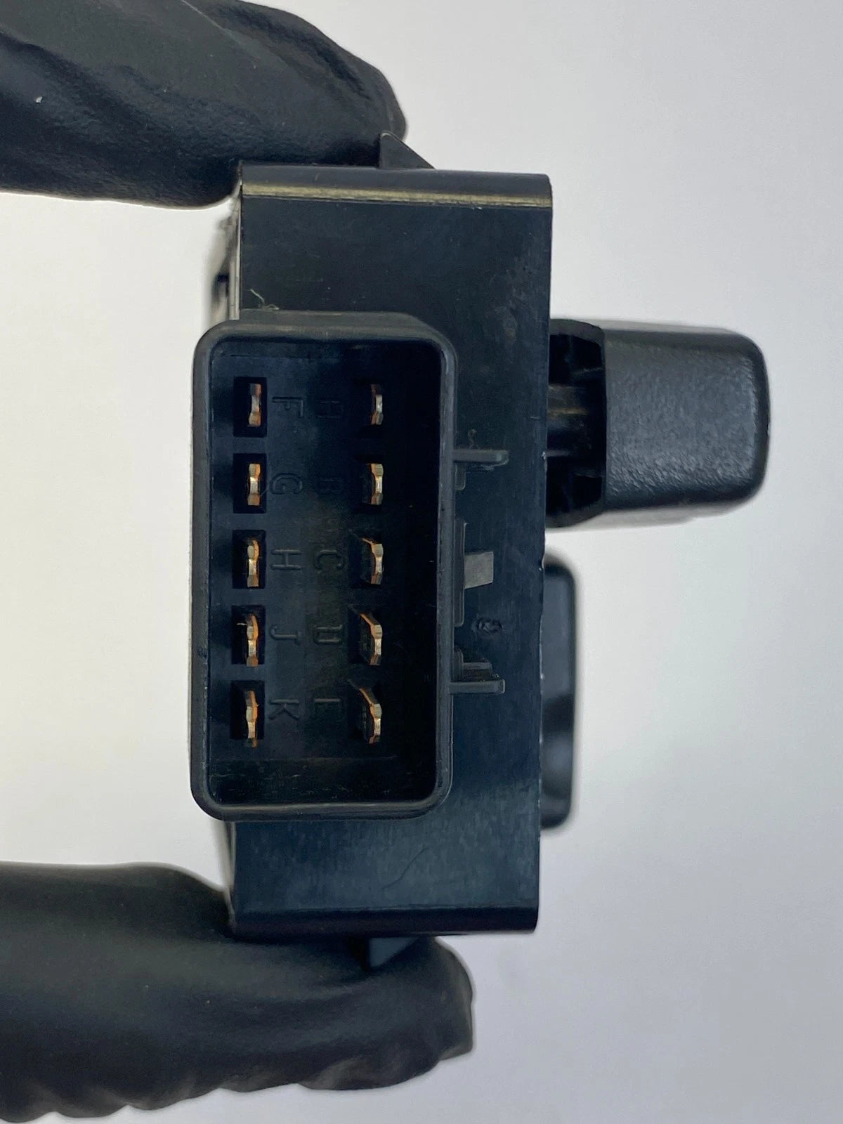 2002-2009 GMC ENVOY CHEVY TRAILBLAZER FRONT RIGHT PASSENGER SEAT POWER SWITCH