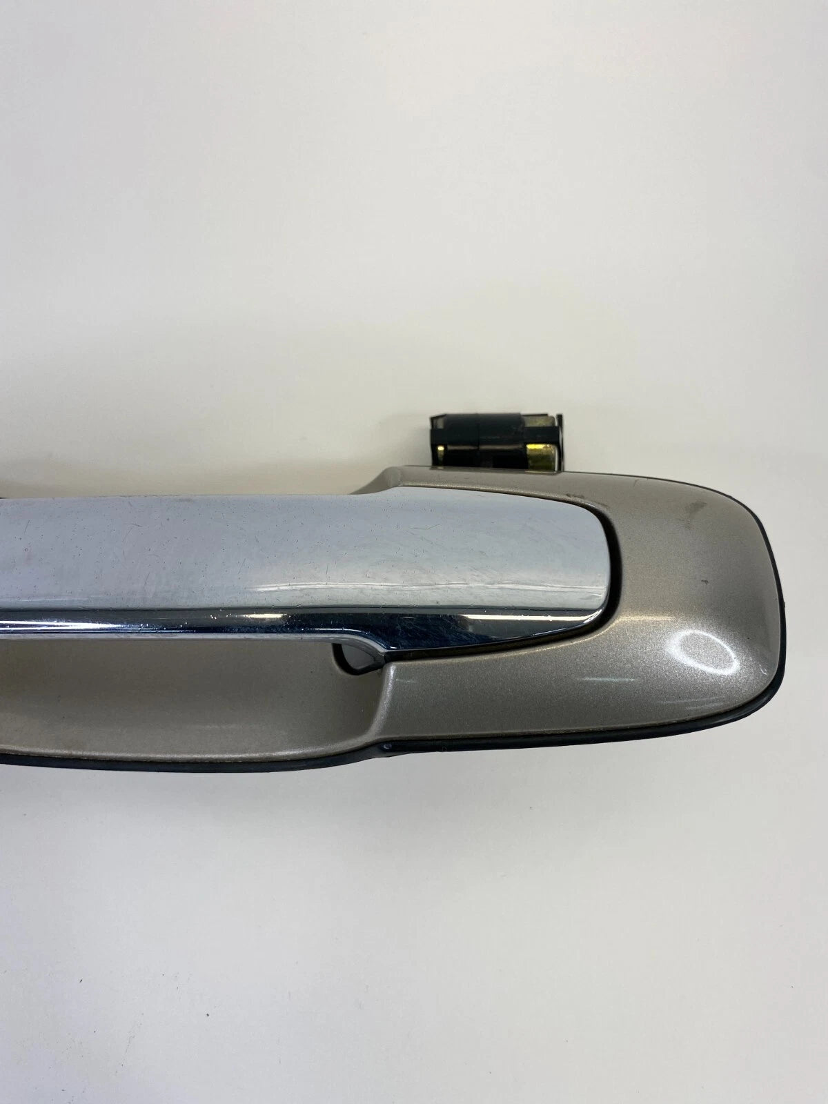 2003-2006 SUZUKI XL-7 FRONT LEFT DRIVER SIDE EXTERIOR DOOR HANDLE 82820-65D10