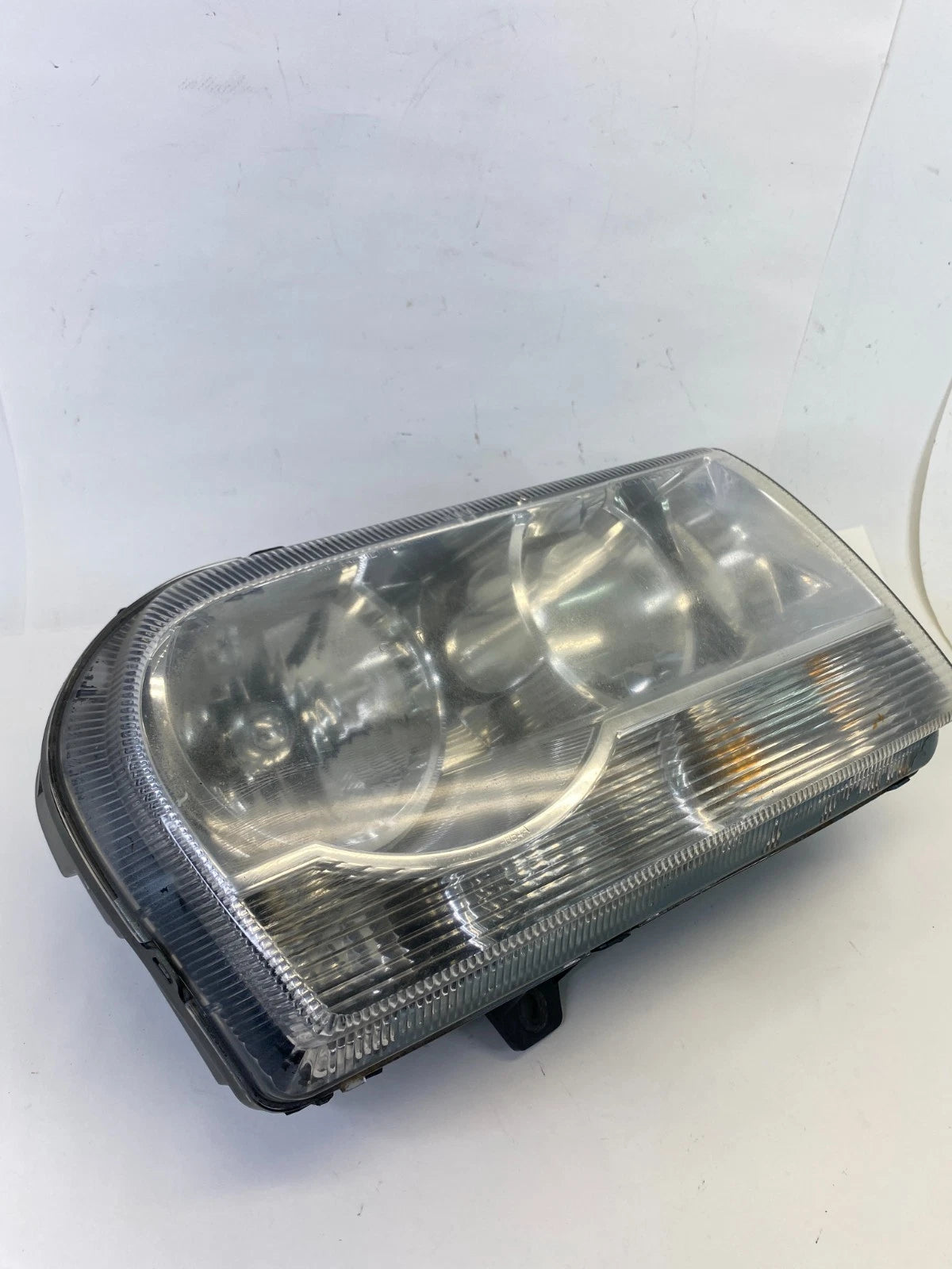 05-10 CHRYSLER 300 FRONT RIGHT PASSENGER SIDE HEADLIGHT HEADLAMP HALOGEN OEM