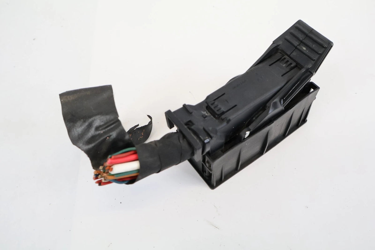 2012-2017 HYUNDAI ACCENT ABS ANTI-LOCK BRAKE PUMP PLUG CONNECTOR PIGTAIL