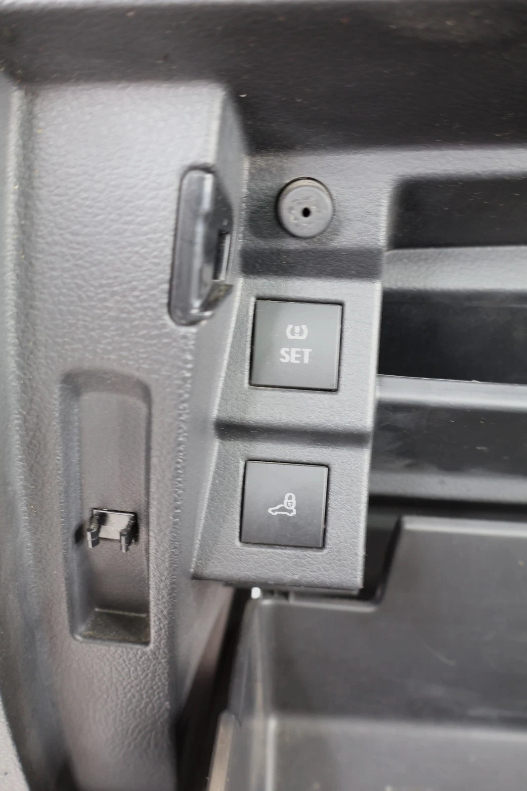 2012-2019 VOLKSWAGEN PASSAT DASH GLOVE BOX STORAGE COMPARTMENT 561857097 OEM