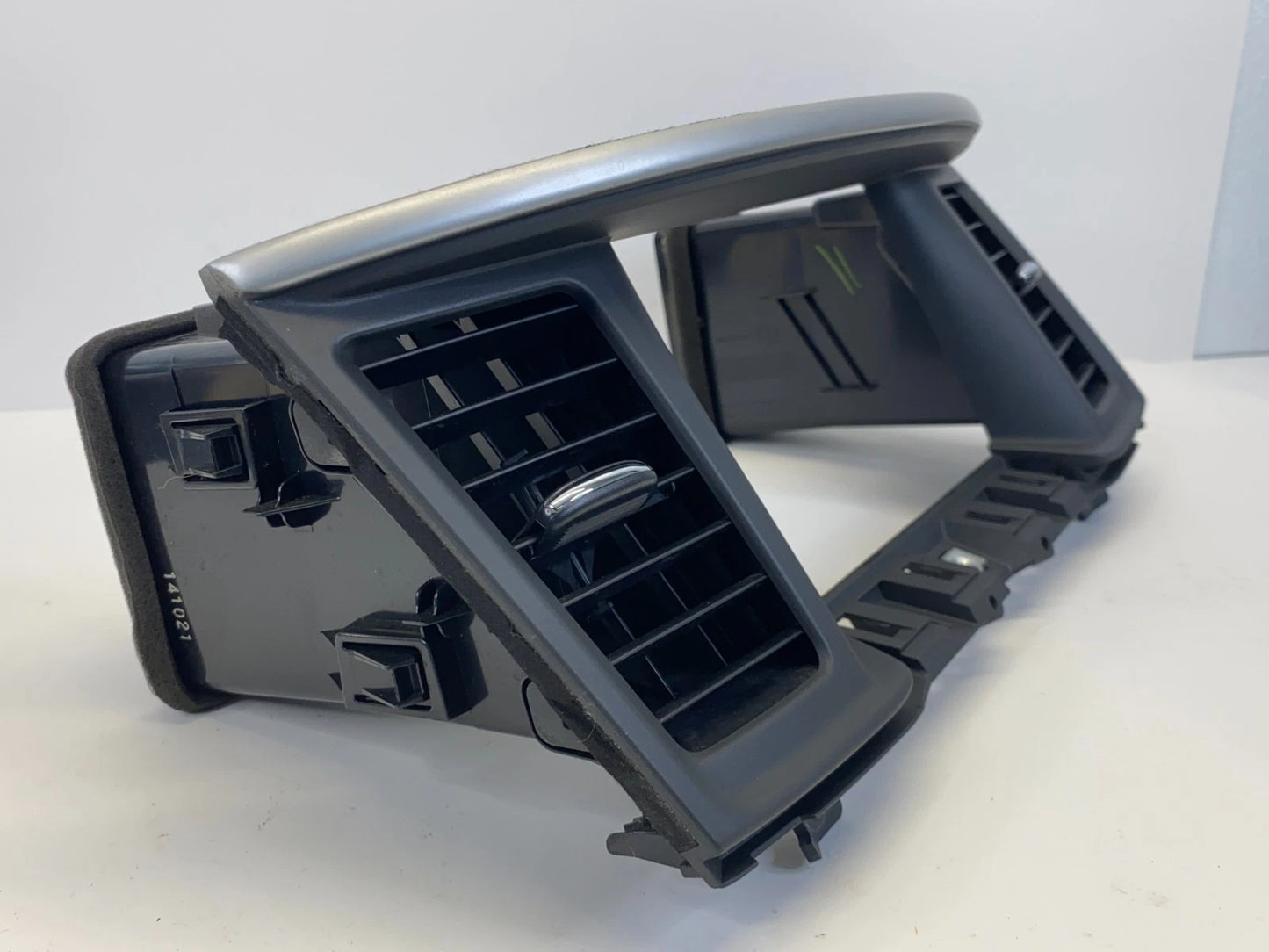 13-20 NISSAN PATHFINDER CENTER DASH RADIO SCREEN BEZEL AIR VENTS 68270-3KA0A OEM