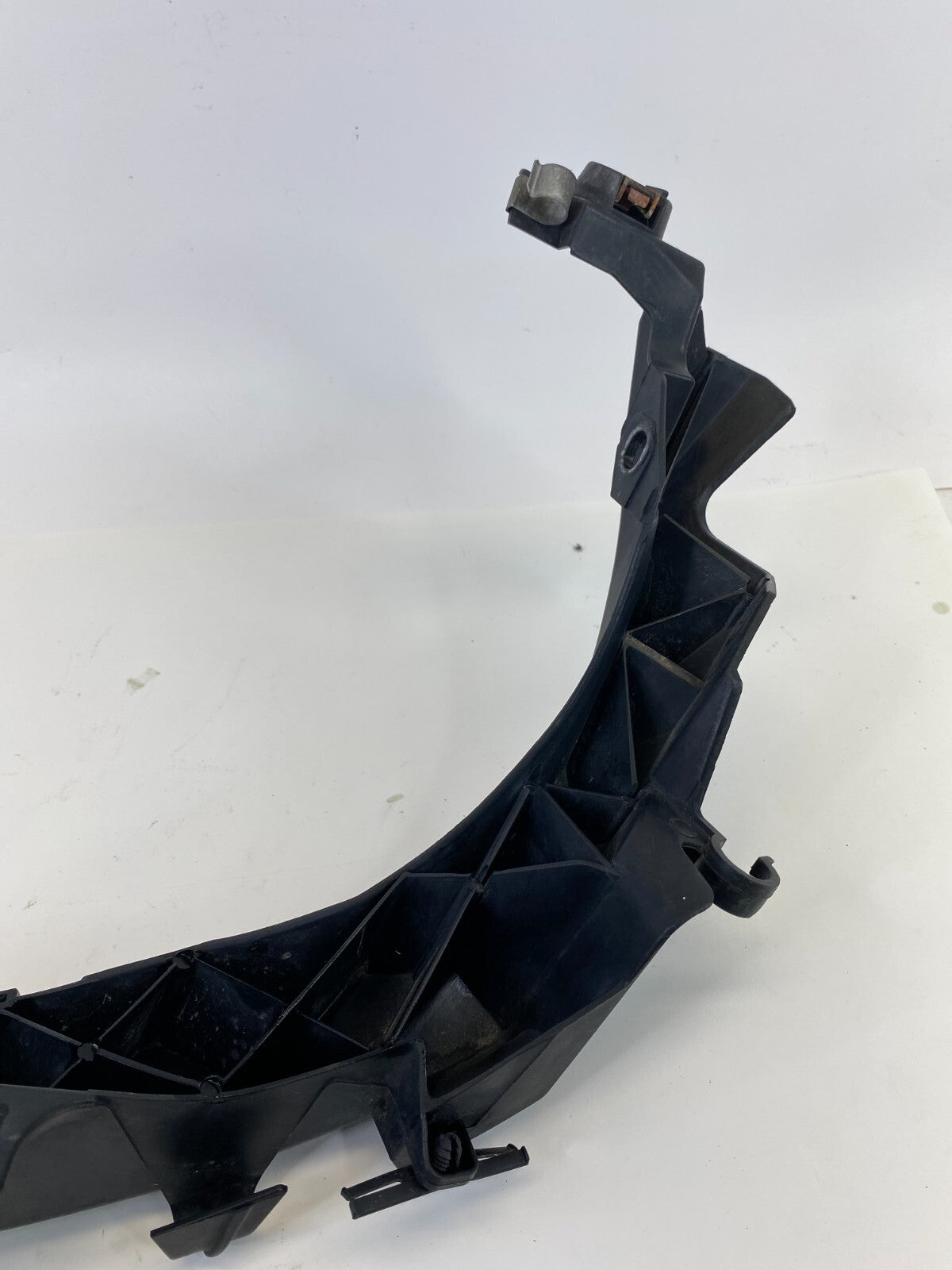 2006 BMW 330xi 330i Front Right Headlight Lamp Mount Bracket 51117116708 OEM