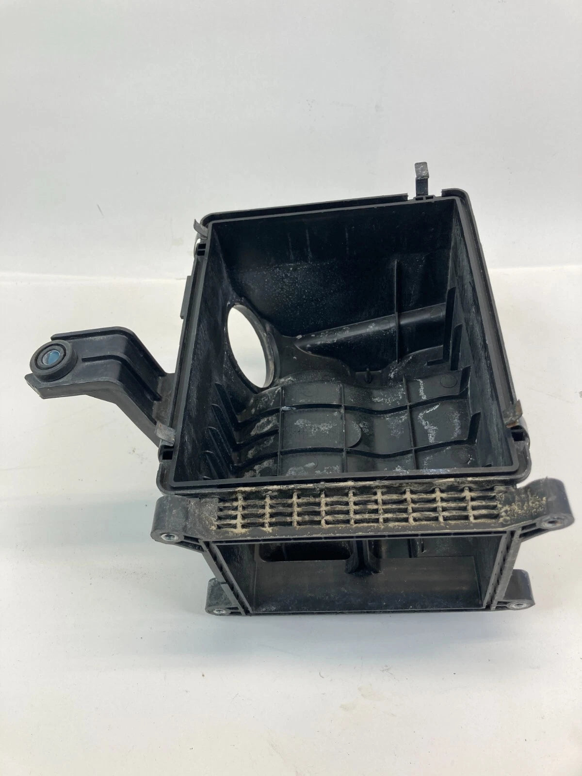 2006-2010 HYUNDAI SONATA 2.4L 16V BODY AIR INTAKE CLEANER LOWER FILTER COVER OEM