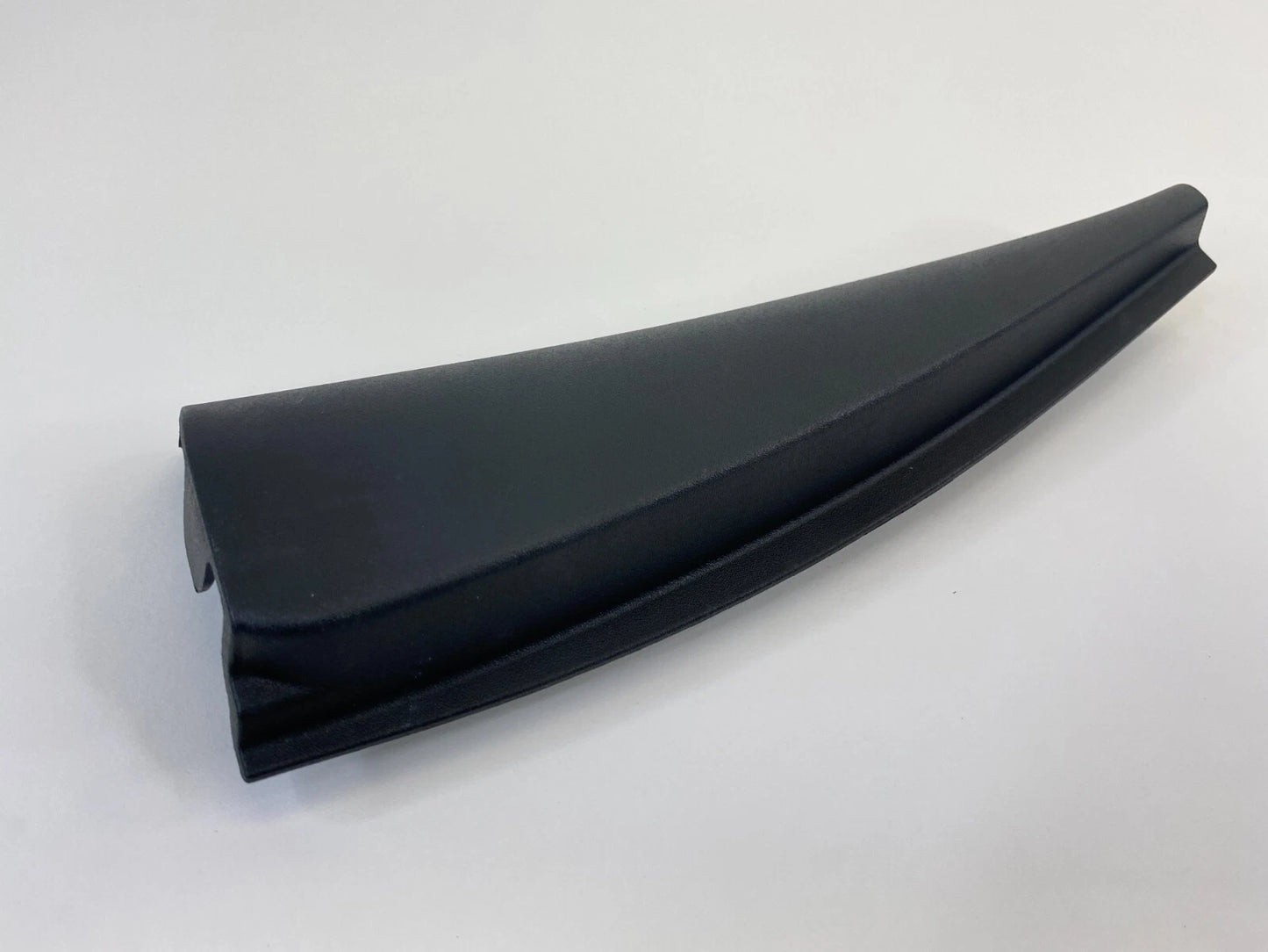 09-12 CHEVROLET TRAVERSE REAR RIGHT DOOR INNER FRAME CORNER COVER 25852004 OEM