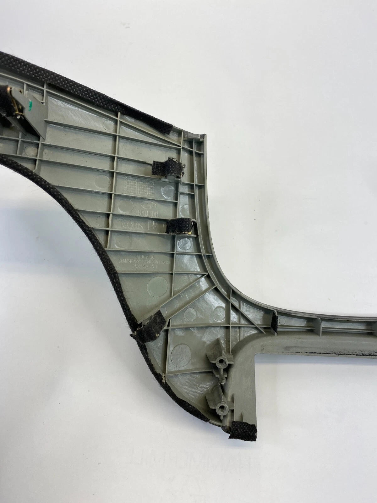 2007-2009 HYUNDAI SANTA FE CENTER DASH UNDER RADIO BEZEL TRIM MOLDING 847802B000