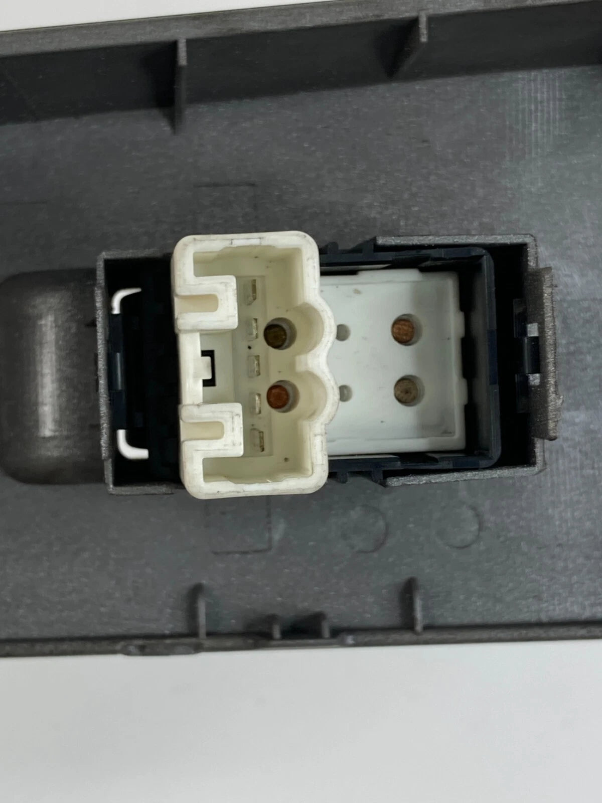 04-09 TOYOTA PRIUS REAR RIGHT DOOR WINDOW CONTROL SWITCH BEZEL OEM 7427147050