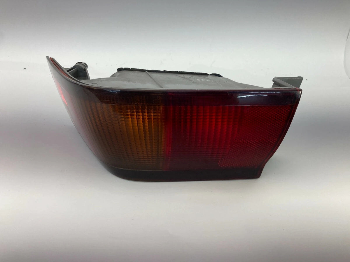 1997 1998 1999 TOYOTA CAMRY RIGHT PASSENGER SIDE TAIL LIGHT OUTER TAILLIGHT OEM