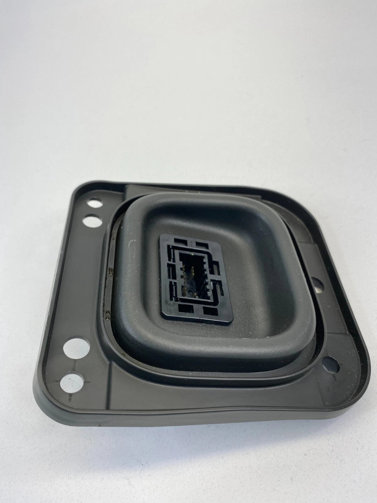 2009-2014 NISSAN CUBE RIGHT INSTRUMENT PANEL LOWER COVER BRACKET 68926-1FC1A