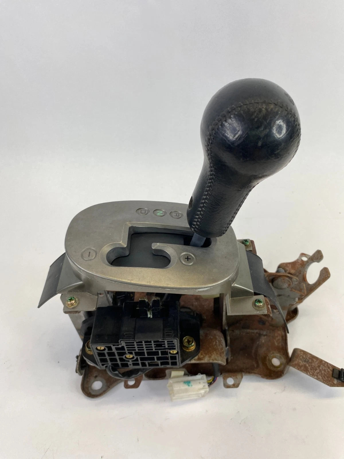 2000-2005 MITSUBISHI ECLIPSE 2.4L L4 A/T FLOOR GEAR SHIFTER LEVER W / KNOB OEM
