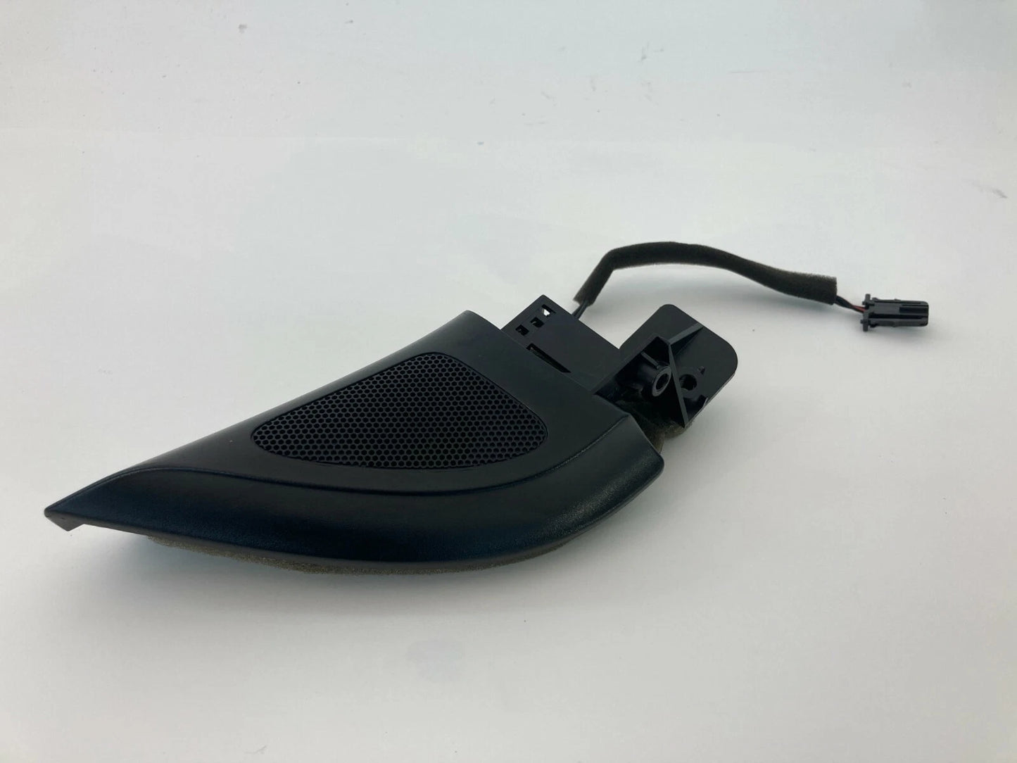 05-10 VW JETTA PASSENGER DOOR MIRROR CORNER TRIM COVER W/ TWEETER SPEAKER OEM