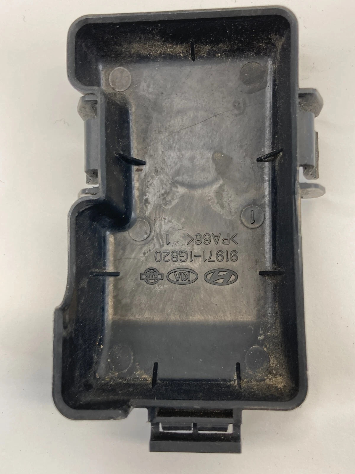 2009 09 HYUNDAI ACCENT BATTERY POSITIVE TERM TERMINAL CAP COVER TRIM PANEL OEM