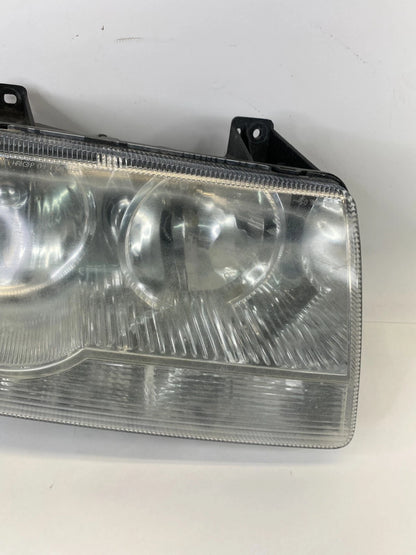 2005-2010 CHRYSLER 300 RIGHT PASSENGER SIDE HEADLIGHT HEADLAMP HALOGEN OEM
