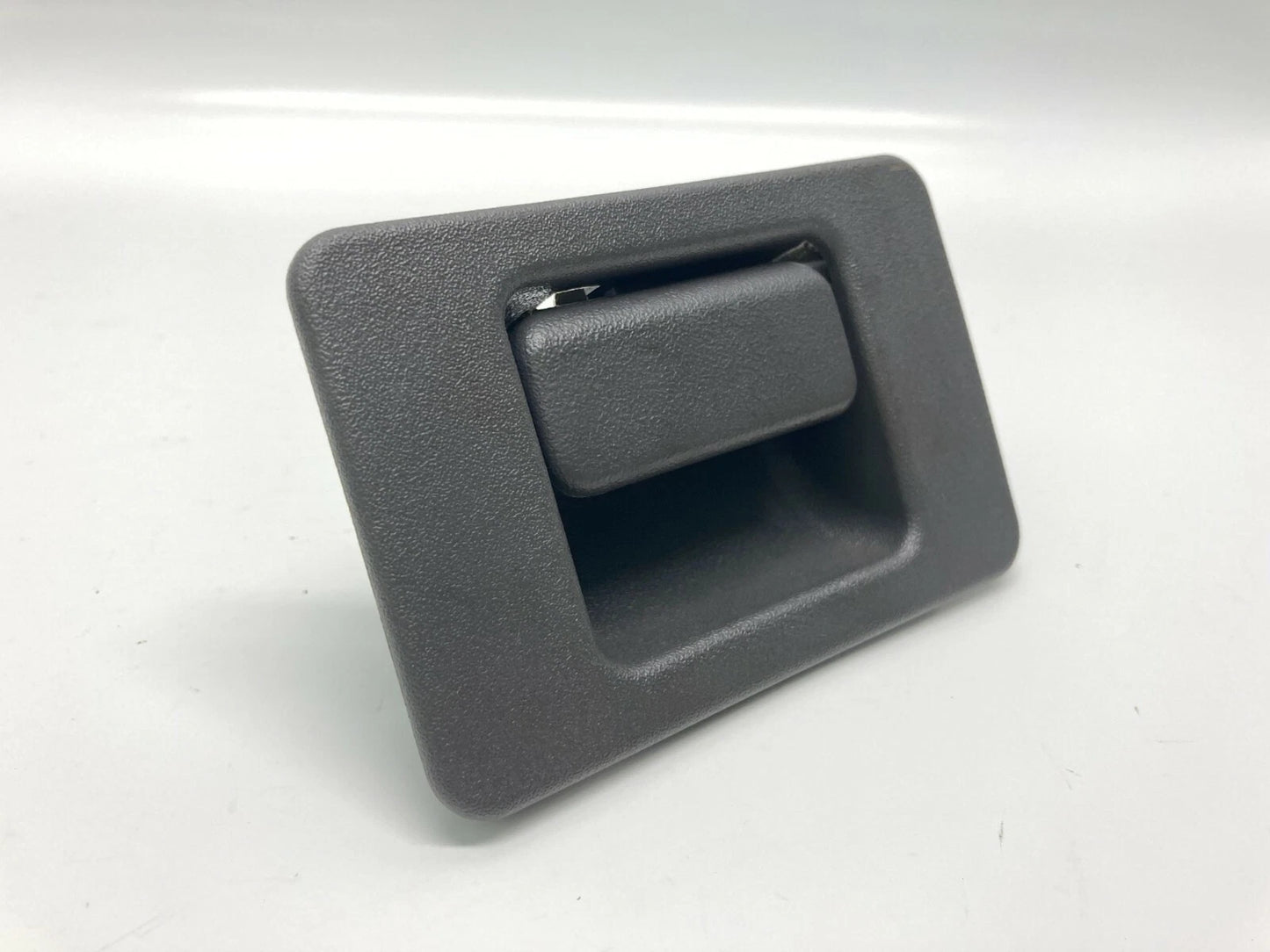 02 03 04 05 FORD EXPLORER MOUNTAINEER GLOVE BOX DOOR HANDLE LATCH YL2A1006004AAW