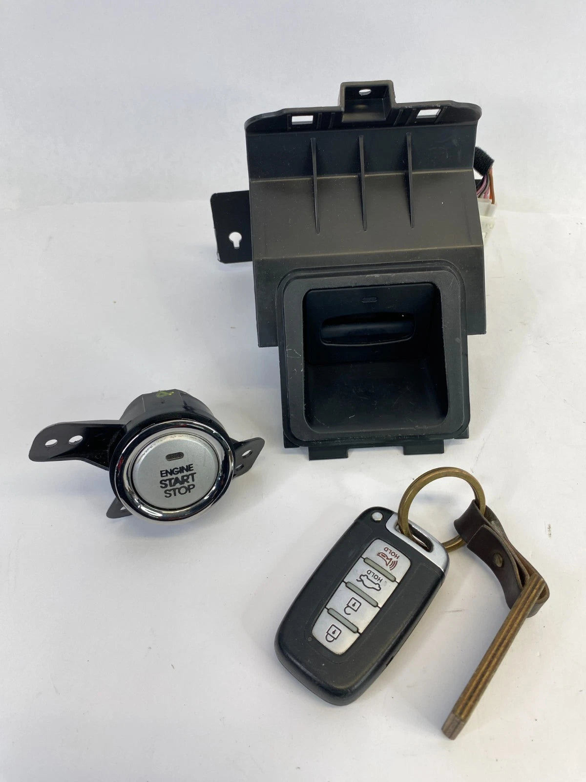 11-14 HYUNDAI SONATA ENGINE START STOP PUSH BUTTON & KEY FOB HOLDER 95430-3S500