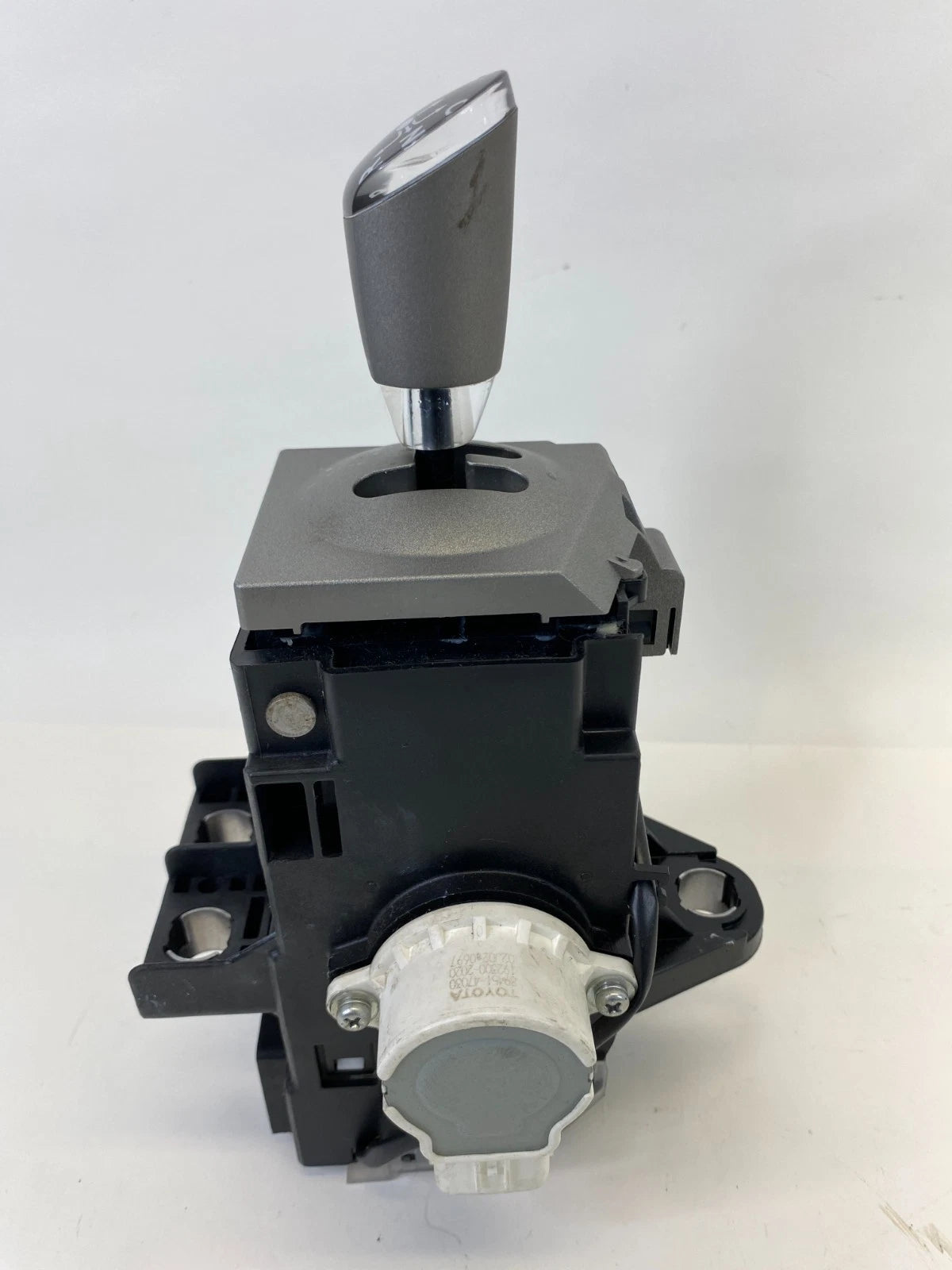 2004-2009 TOYOTA PRIUS AUTOMATIC TRANSMISSION GEAR SHIFTER ASSEMBLY 89451-47030