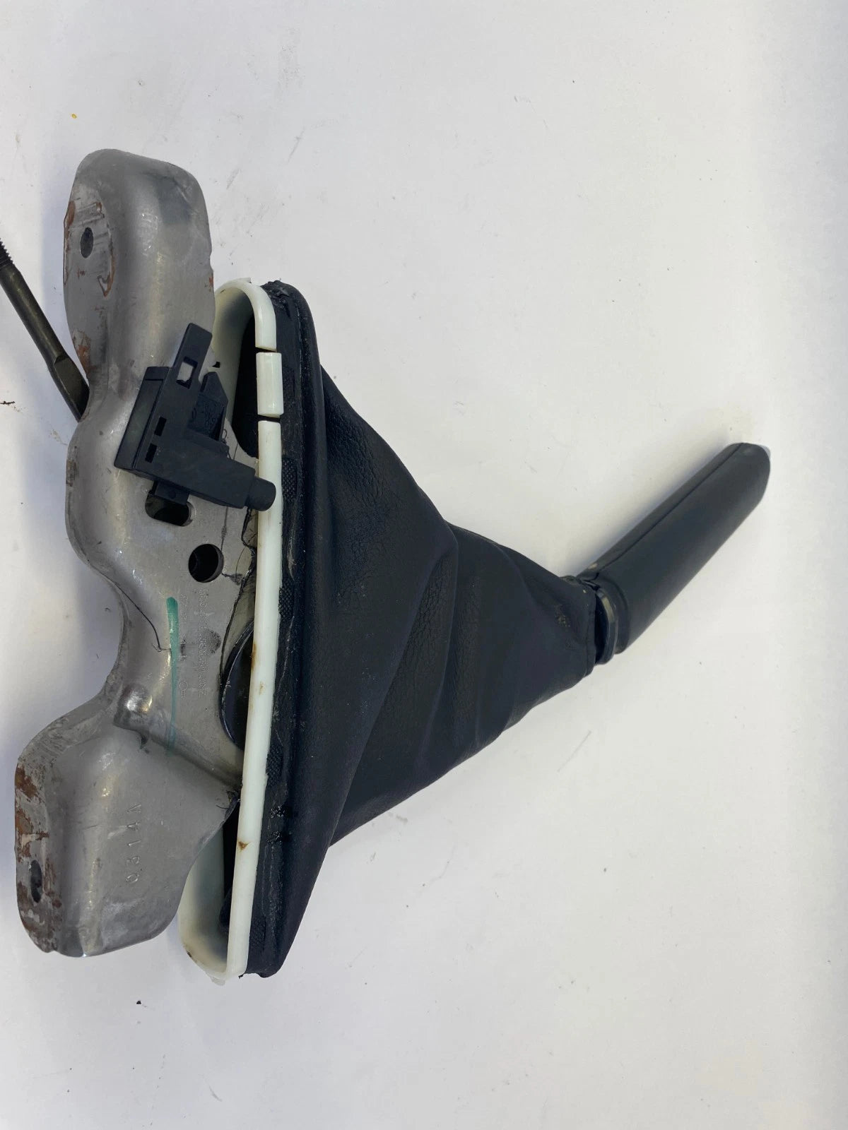 2011-2014 VOLKSWAGEN JETTA CENTER CONSOLE EMERGENCY PARKING BRAKE LEVER ASSY OEM