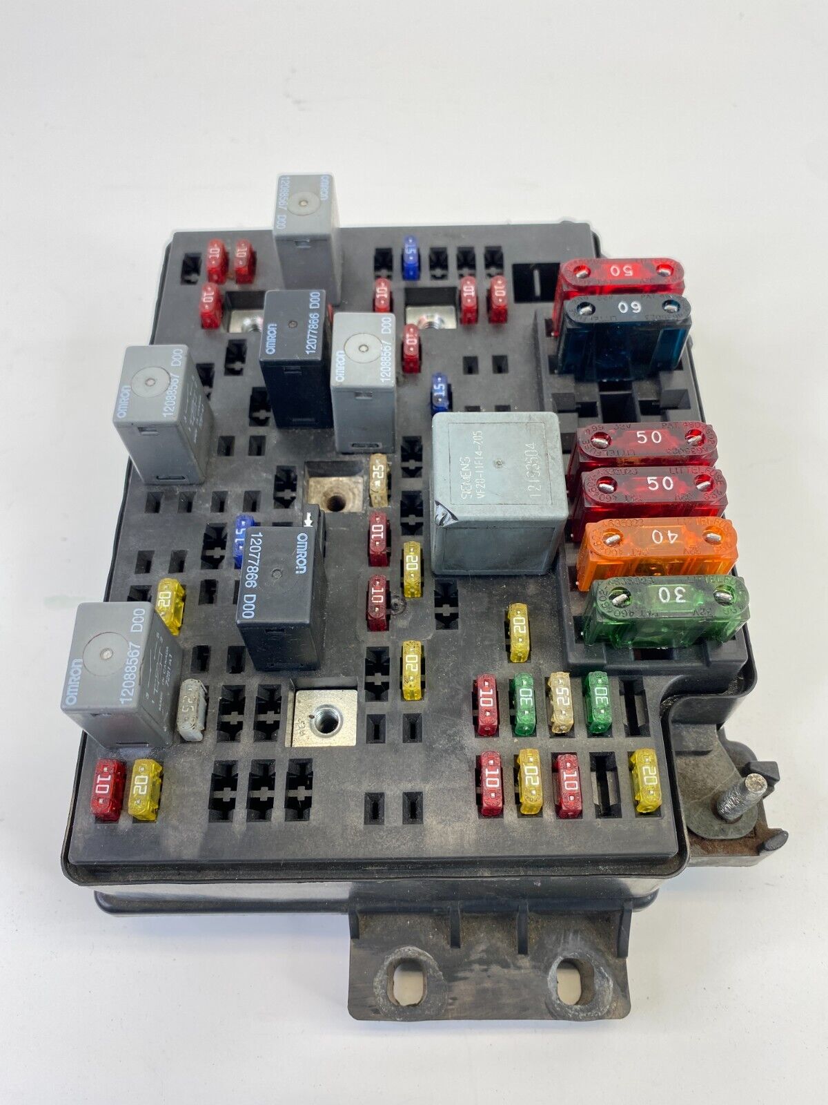 1998-2004 Chevrolet S10 2.2 Manual Trans Engine Fuse Box Junction Block OEM