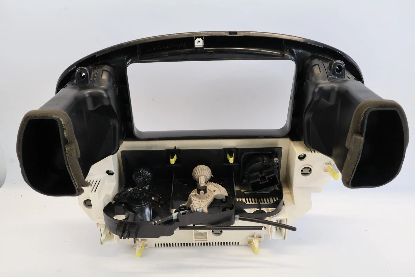 04-06 TOYOTA TUNDRA DOUBLE CAB DASH RADIO CLIMATE CONTROL BEZEL OEM 840100C76100