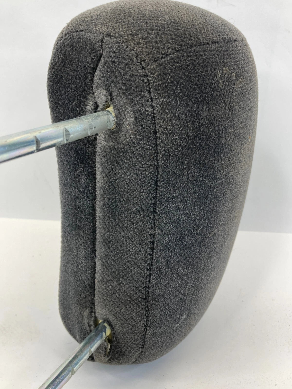 2006-2009 CHEVROLET TRAILBLAZER FRONT RIGHT SIDE SEAT HEAD REST HEADREST OEM
