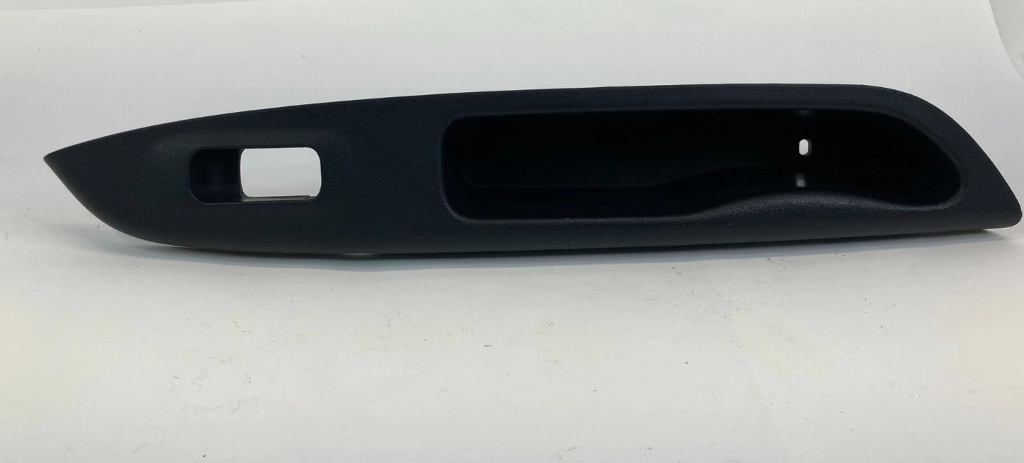 06 07 HYUNDAI ACCENT SEDAN REAR RIGHT SIDE DOOR WINDOW SWITCH BEZEL 83720-1E010